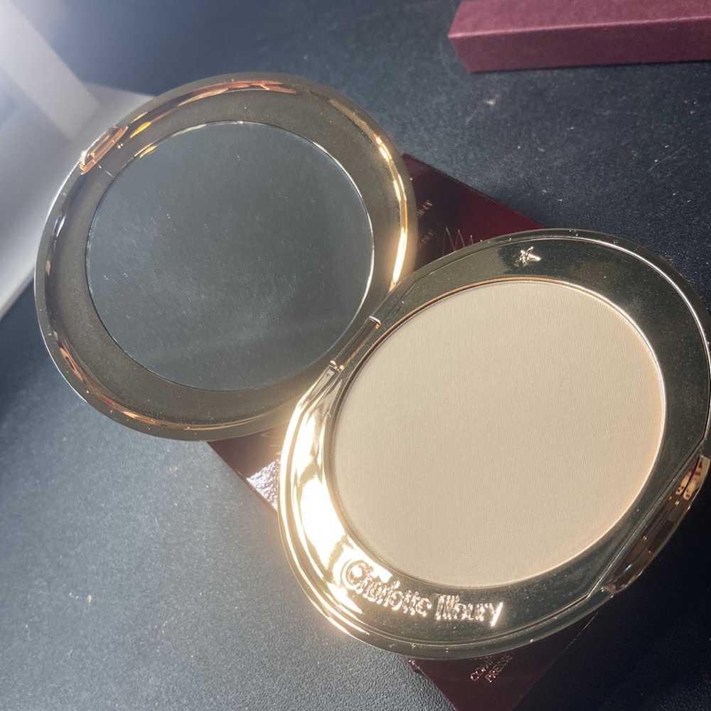 Charlotte tilbury airbrush flawless finish complexion powder shade fair/pale